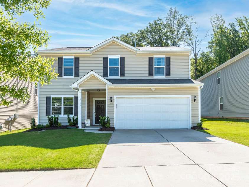 9123 Magnolia Lily Avenue, Charlotte, NC 28227.  MLS# CAR4272877, YatesRealty ID 23592. Front Exterior