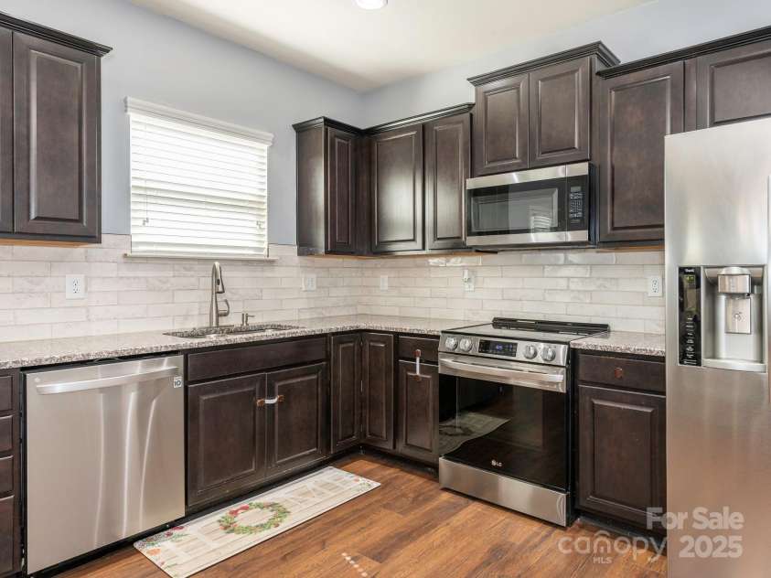 9123 Magnolia Lily Avenue, Charlotte, NC 28227.  MLS# CAR4272877, YatesRealty ID 23592. Kitchen