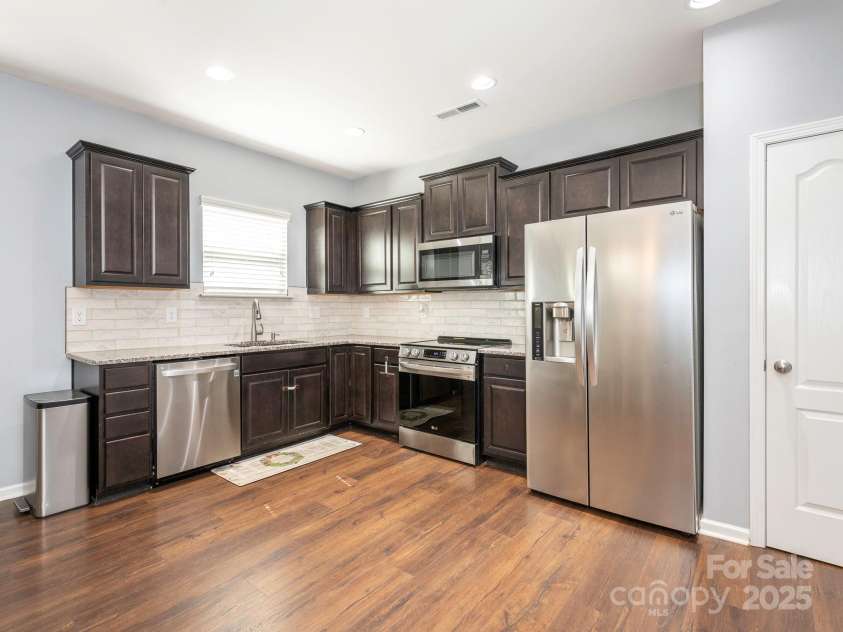 9123 Magnolia Lily Avenue, Charlotte, NC 28227.  MLS# CAR4272877, YatesRealty ID 23592. Kitchen