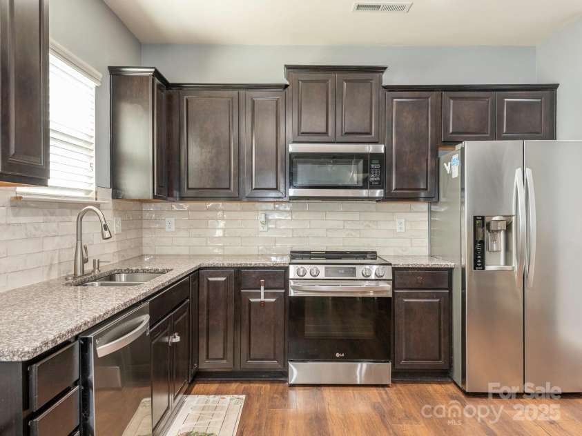 9123 Magnolia Lily Avenue, Charlotte, NC 28227.  MLS# CAR4272877, YatesRealty ID 23592. Kitchen