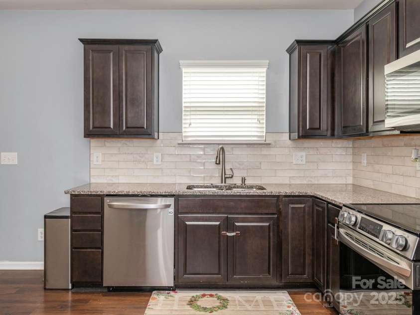 9123 Magnolia Lily Avenue, Charlotte, NC 28227.  MLS# CAR4272877, YatesRealty ID 23592. Kitchen
