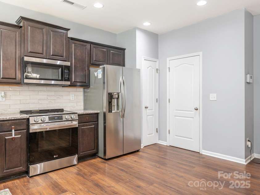 9123 Magnolia Lily Avenue, Charlotte, NC 28227.  MLS# CAR4272877, YatesRealty ID 23592. Kitchen