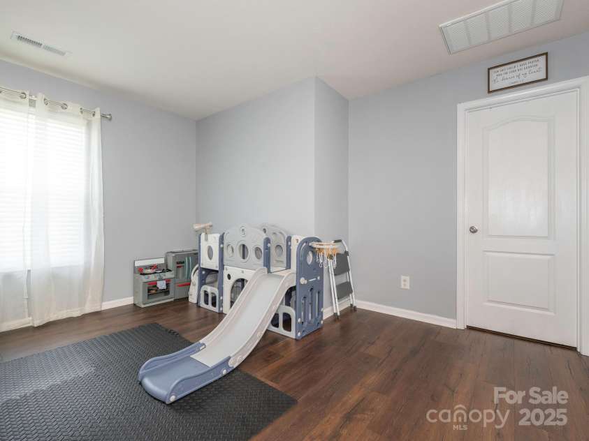 9123 Magnolia Lily Avenue, Charlotte, NC 28227.  MLS# CAR4272877, YatesRealty ID 23592. Loft Landing