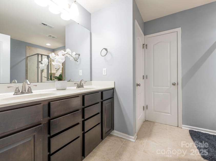 9123 Magnolia Lily Avenue, Charlotte, NC 28227.  MLS# CAR4272877, YatesRealty ID 23592. Primary Bathroom