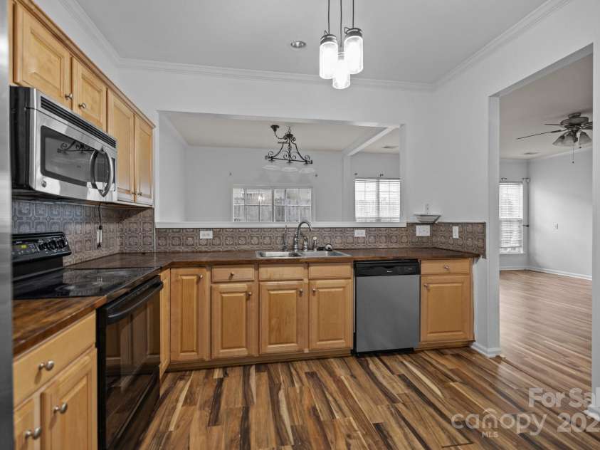 10207 Garmoyle Street, Charlotte, NC 28277.  MLS# CAR4260352, YatesRealty ID 23594. 