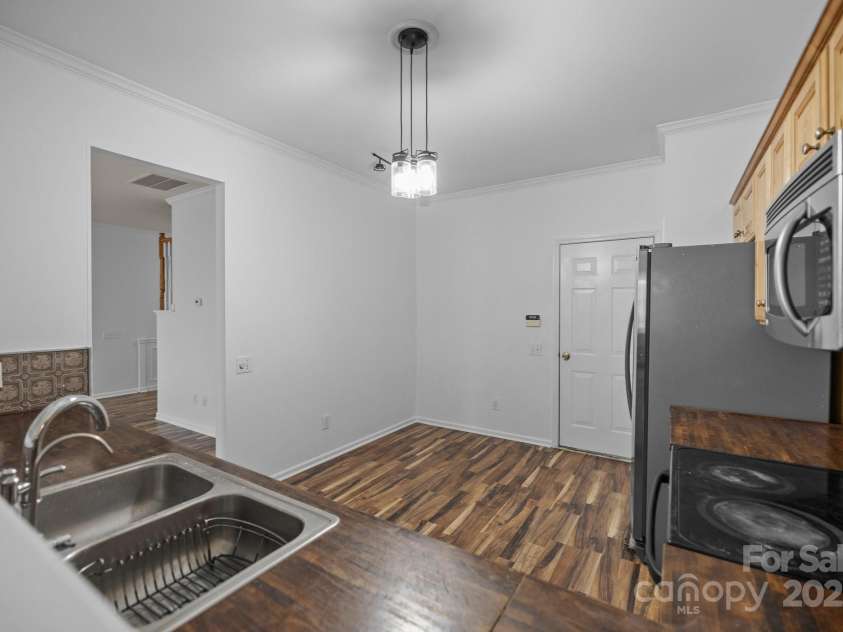 10207 Garmoyle Street, Charlotte, NC 28277.  MLS# CAR4260352, YatesRealty ID 23594. 
