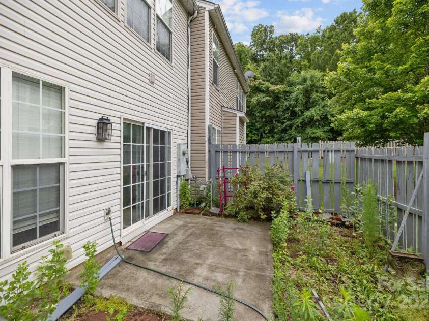 10207 Garmoyle Street, Charlotte, NC 28277.  MLS# CAR4260352, YatesRealty ID 23594. 