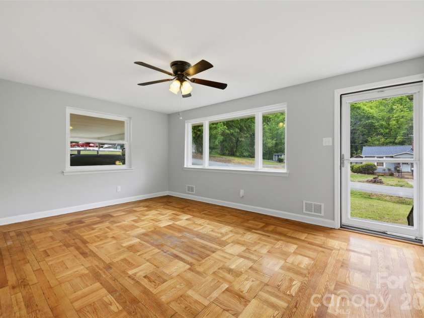 88 36th Street, Hickory, NC 28601.  MLS# CAR4373038, YatesRealty ID 23595. 