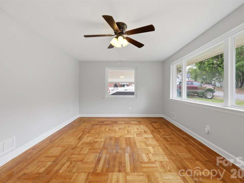 88 36th Street, Hickory, NC 28601.  MLS# CAR4373038, YatesRealty ID 23595. 