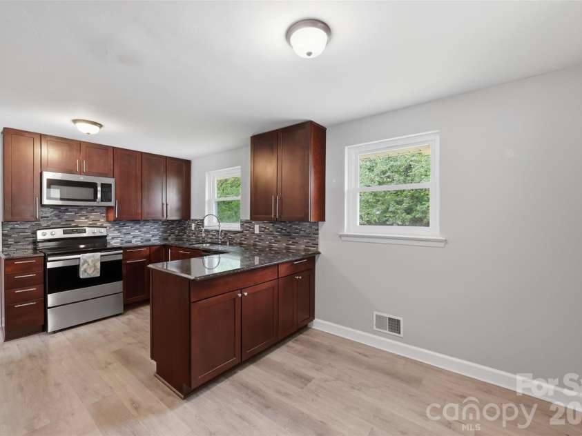 88 36th Street, Hickory, NC 28601.  MLS# CAR4373038, YatesRealty ID 23595. 