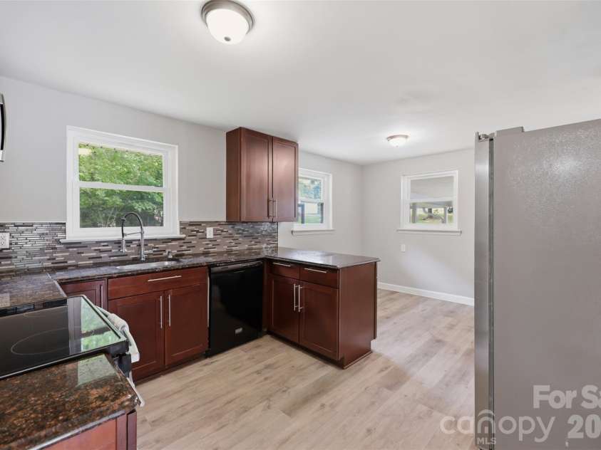 88 36th Street, Hickory, NC 28601.  MLS# CAR4373038, YatesRealty ID 23595. 