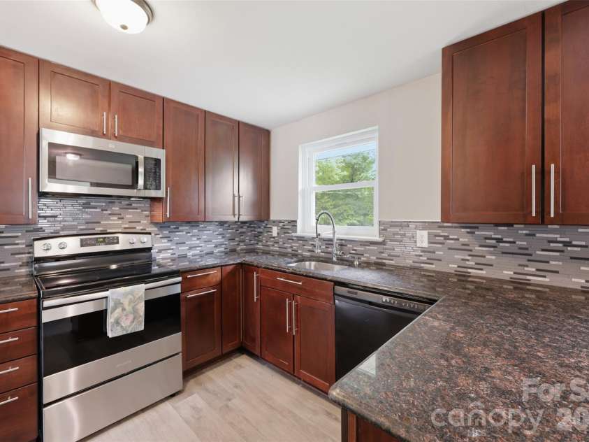 88 36th Street, Hickory, NC 28601.  MLS# CAR4373038, YatesRealty ID 23595. 