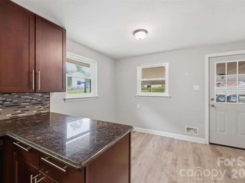 88 36th Street, Hickory, NC 28601.  MLS# CAR4373038, YatesRealty ID 23595. 