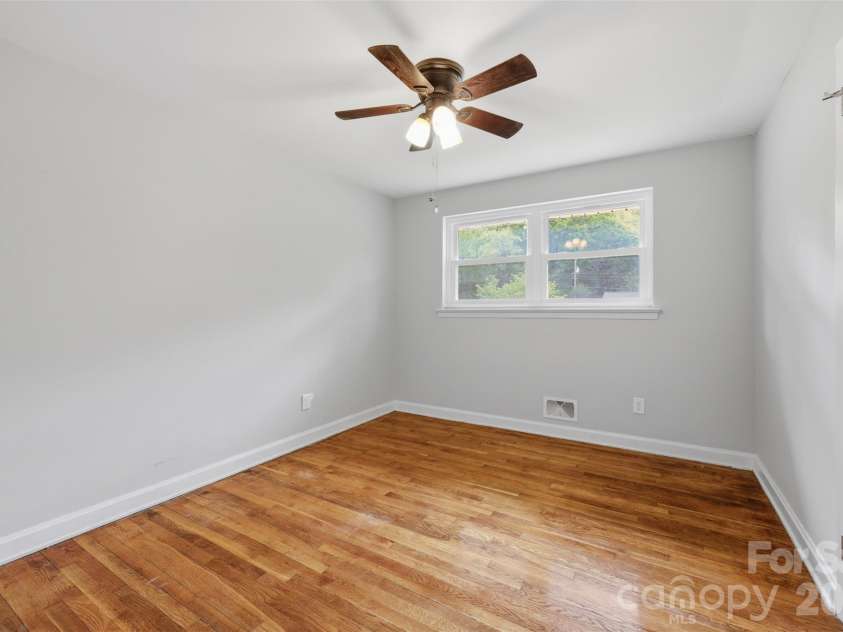 88 36th Street, Hickory, NC 28601.  MLS# CAR4373038, YatesRealty ID 23595. 