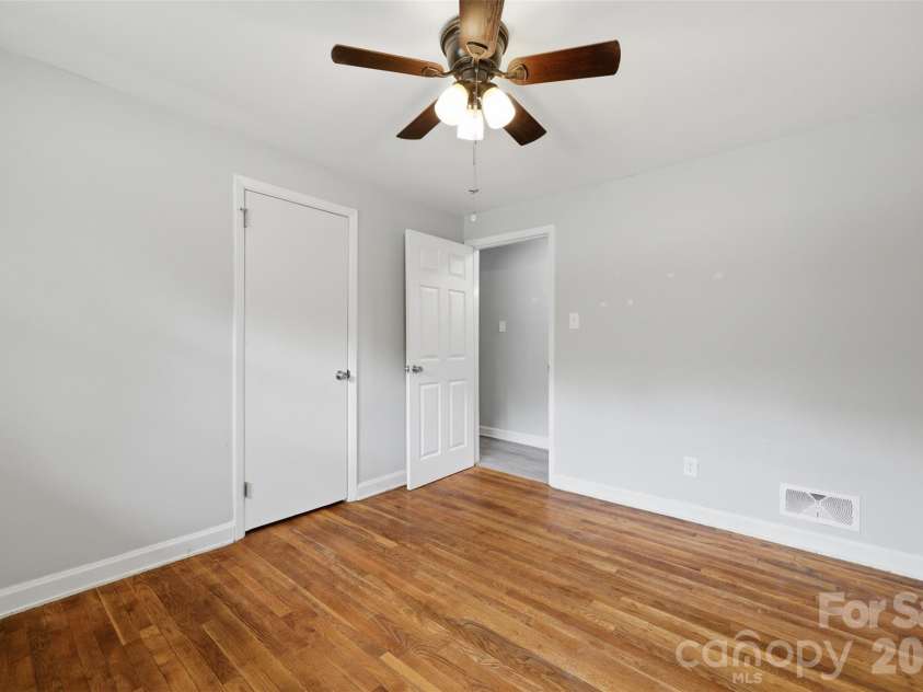 88 36th Street, Hickory, NC 28601.  MLS# CAR4373038, YatesRealty ID 23595. 