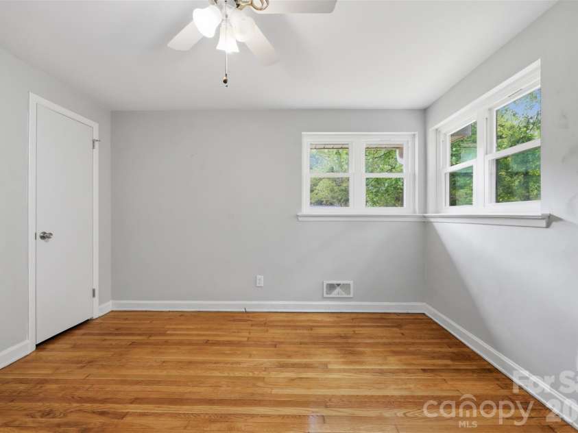 88 36th Street, Hickory, NC 28601.  MLS# CAR4373038, YatesRealty ID 23595. 