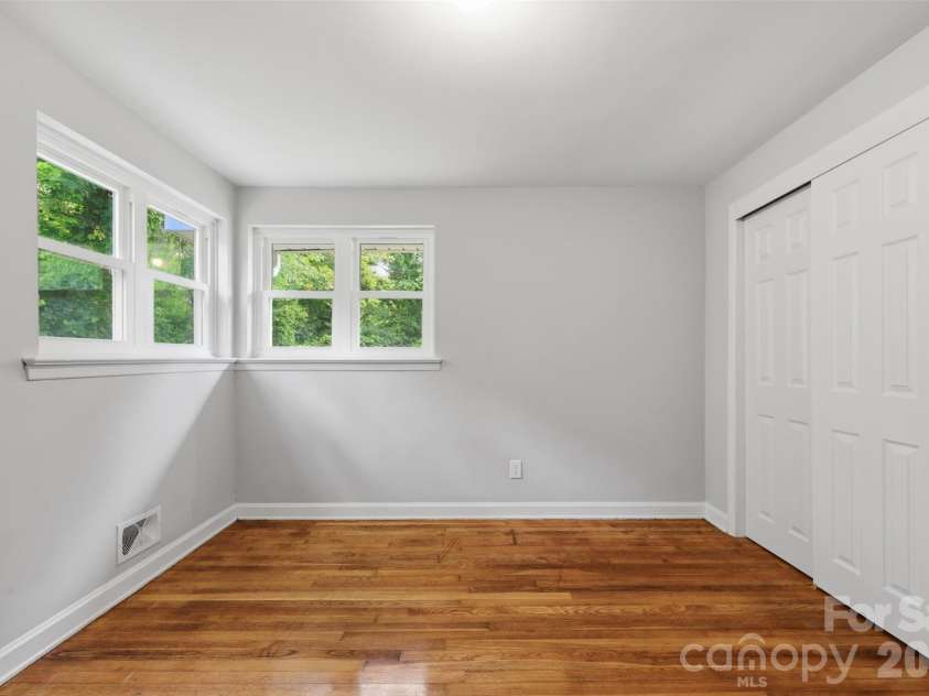 88 36th Street, Hickory, NC 28601.  MLS# CAR4373038, YatesRealty ID 23595. 
