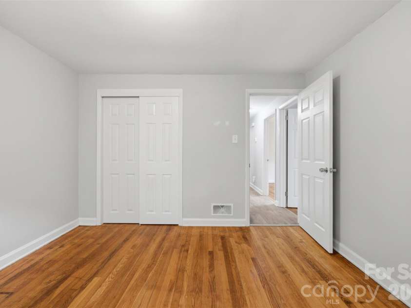 88 36th Street, Hickory, NC 28601.  MLS# CAR4373038, YatesRealty ID 23595. 