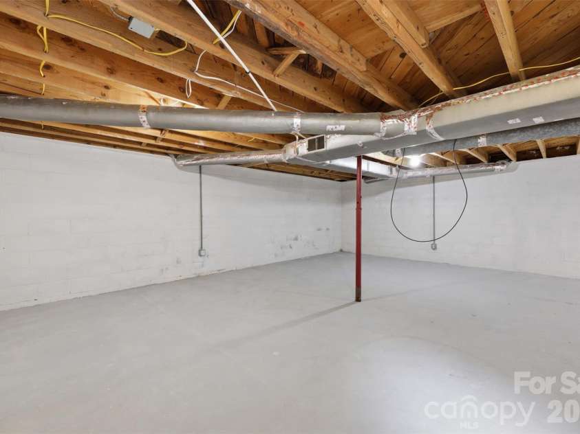 88 36th Street, Hickory, NC 28601.  MLS# CAR4373038, YatesRealty ID 23595. 