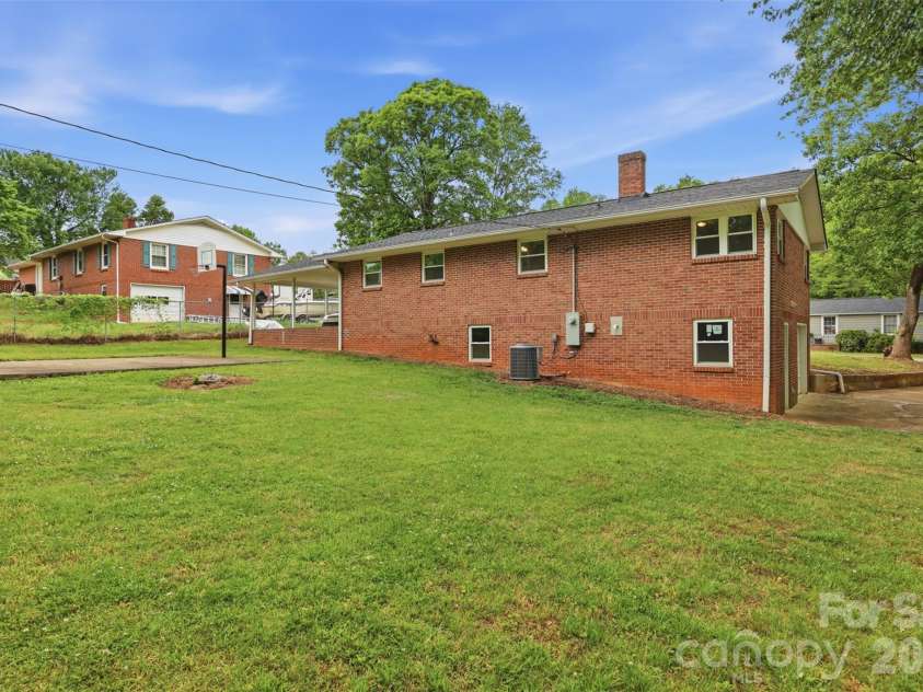 88 36th Street, Hickory, NC 28601.  MLS# CAR4373038, YatesRealty ID 23595. 