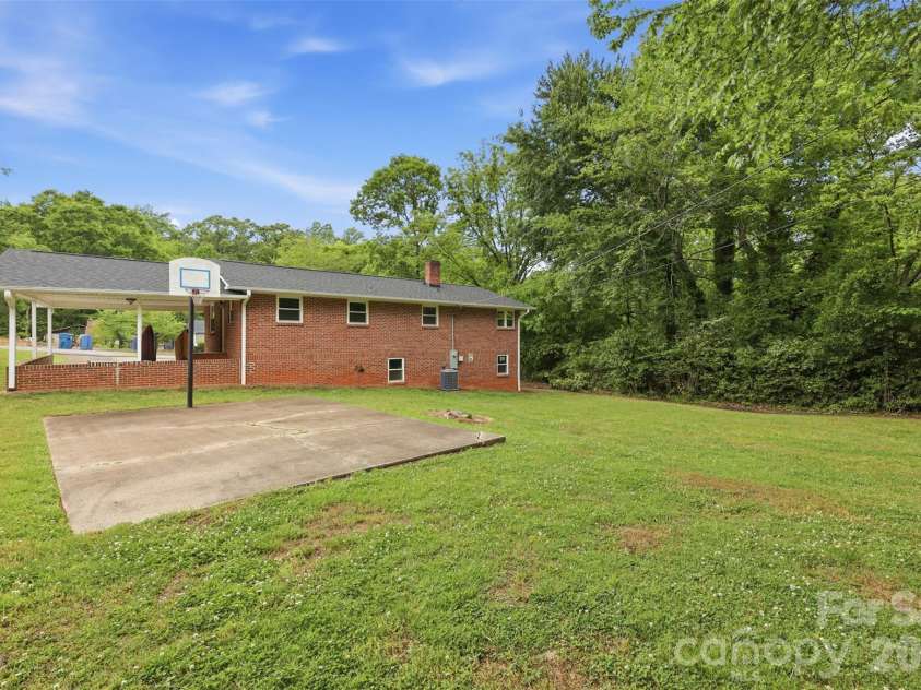 88 36th Street, Hickory, NC 28601.  MLS# CAR4373038, YatesRealty ID 23595. 