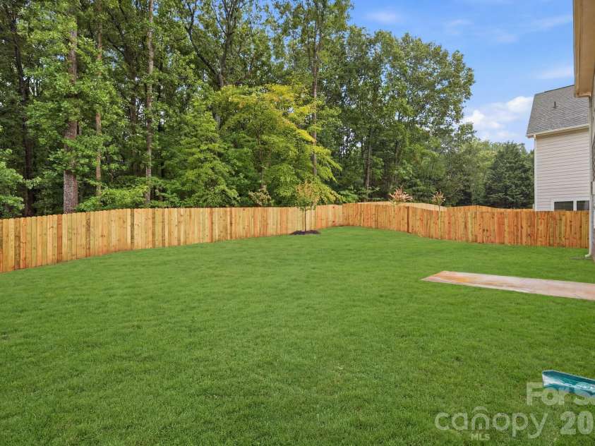 9222 Pinenoll Lane, Charlotte, NC 28215.  MLS# CAR4376758, YatesRealty ID 23596. 