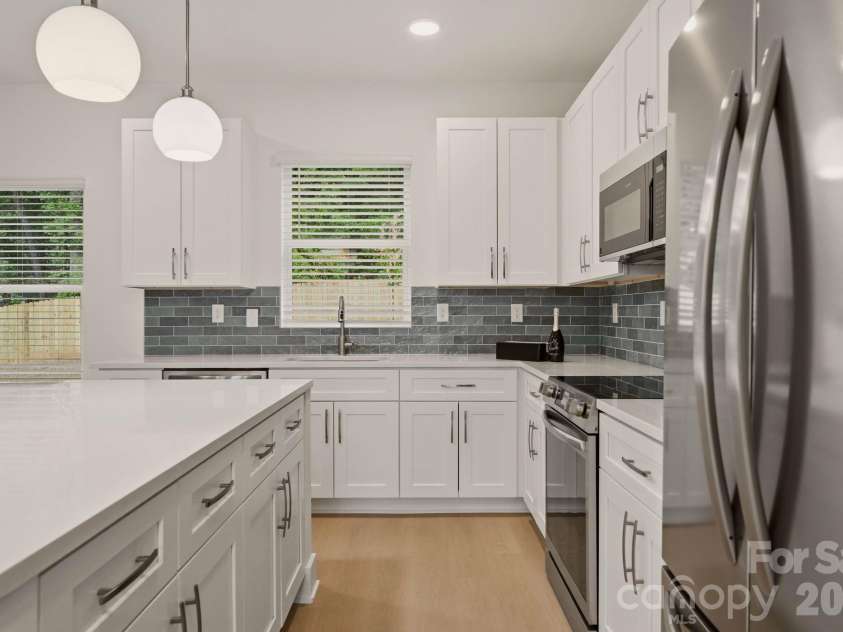 9222 Pinenoll Lane, Charlotte, NC 28215.  MLS# CAR4376758, YatesRealty ID 23596. 