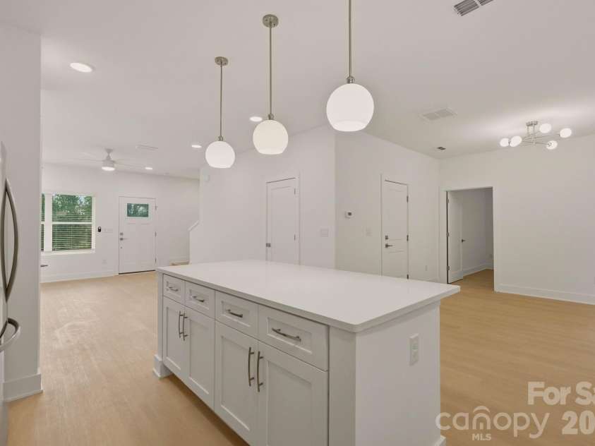 9222 Pinenoll Lane, Charlotte, NC 28215.  MLS# CAR4376758, YatesRealty ID 23596. 