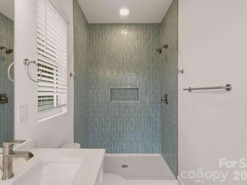 9222 Pinenoll Lane, Charlotte, NC 28215.  MLS# CAR4376758, YatesRealty ID 23596. 