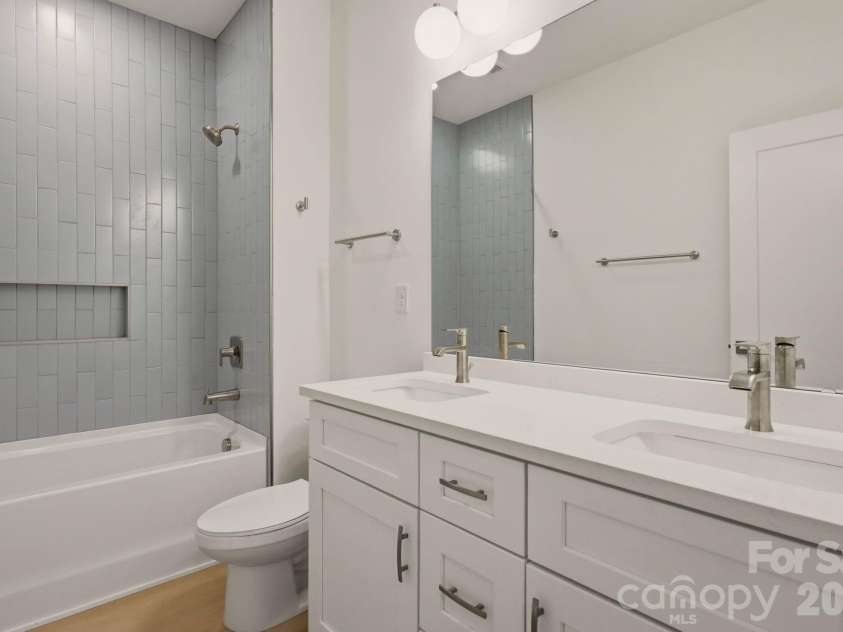 9222 Pinenoll Lane, Charlotte, NC 28215.  MLS# CAR4376758, YatesRealty ID 23596. 
