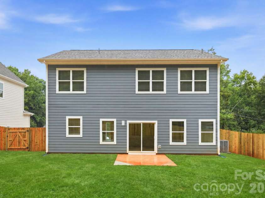 9222 Pinenoll Lane, Charlotte, NC 28215.  MLS# CAR4376758, YatesRealty ID 23596. 