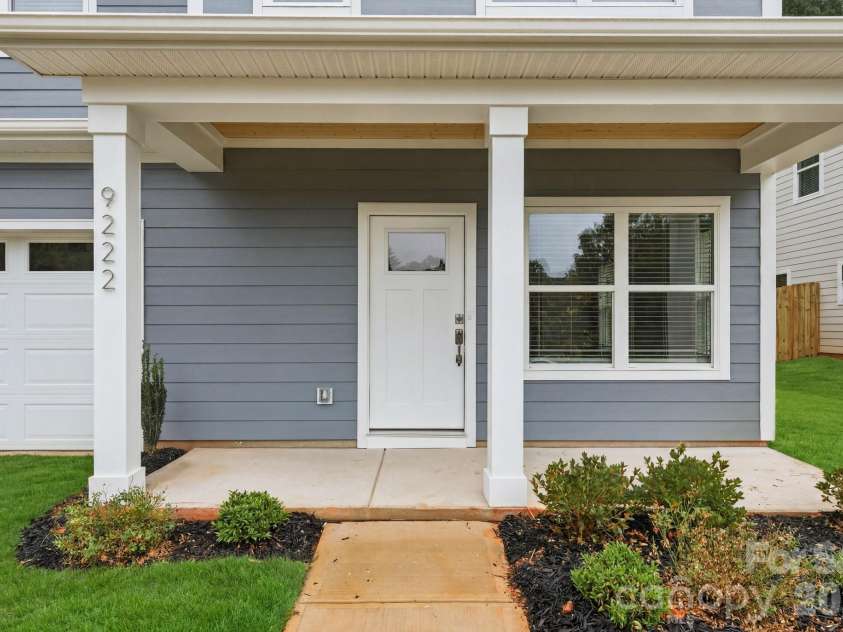 9222 Pinenoll Lane, Charlotte, NC 28215.  MLS# CAR4376758, YatesRealty ID 23596. 