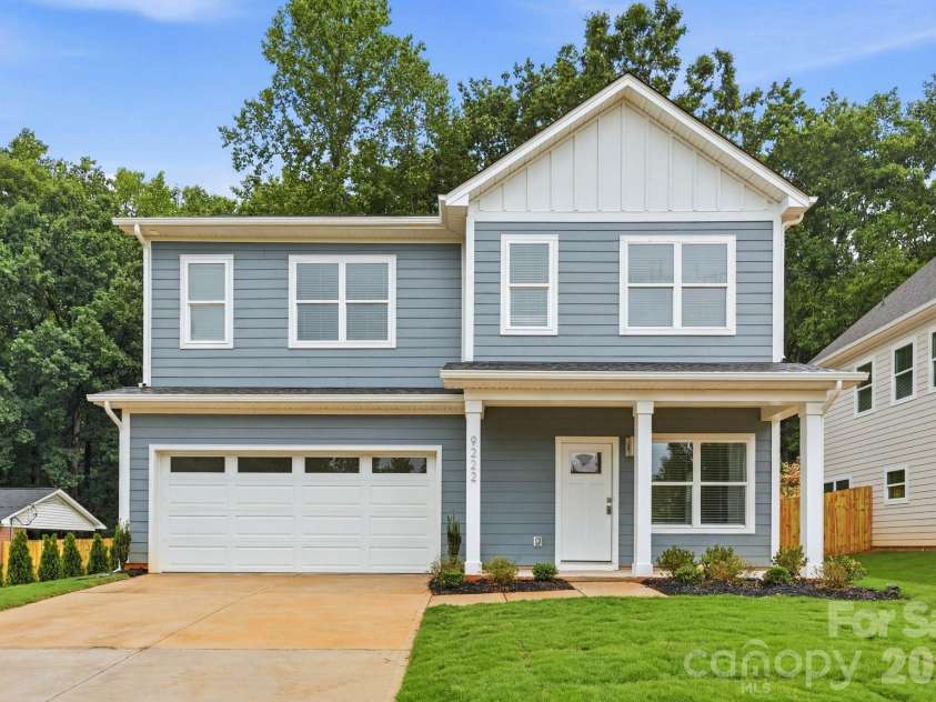 9222 Pinenoll Lane, Charlotte, NC 28215.  MLS# CAR4376758, YatesRealty ID 23596. 