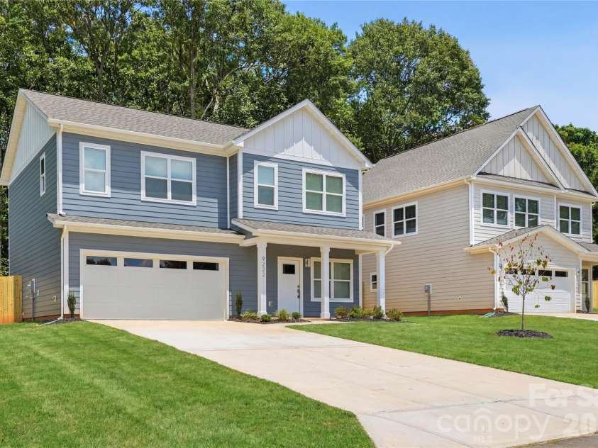 9222 Pinenoll Lane, Charlotte, NC 28215.  MLS# CAR4376758, YatesRealty ID 23596. 