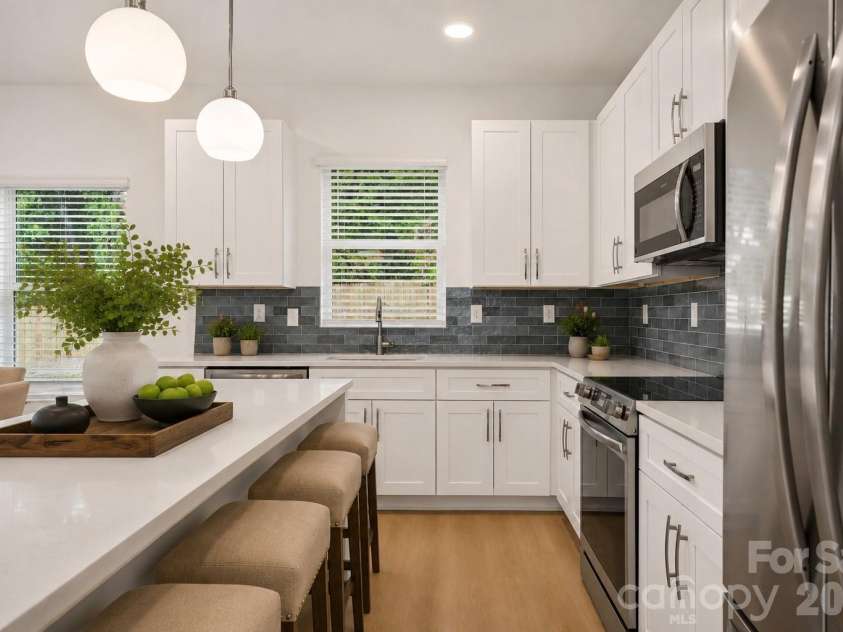 9222 Pinenoll Lane, Charlotte, NC 28215.  MLS# CAR4376758, YatesRealty ID 23596. 