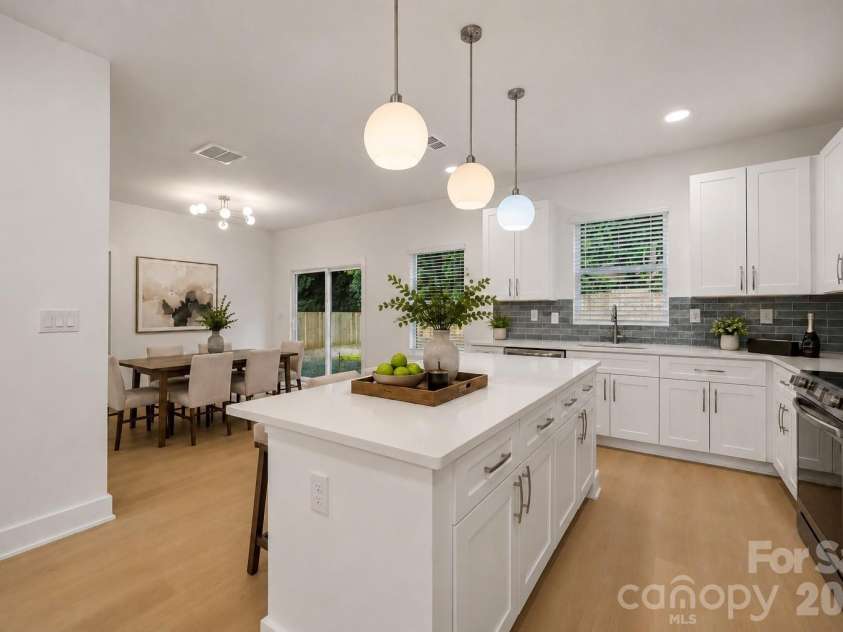 9222 Pinenoll Lane, Charlotte, NC 28215.  MLS# CAR4376758, YatesRealty ID 23596. 
