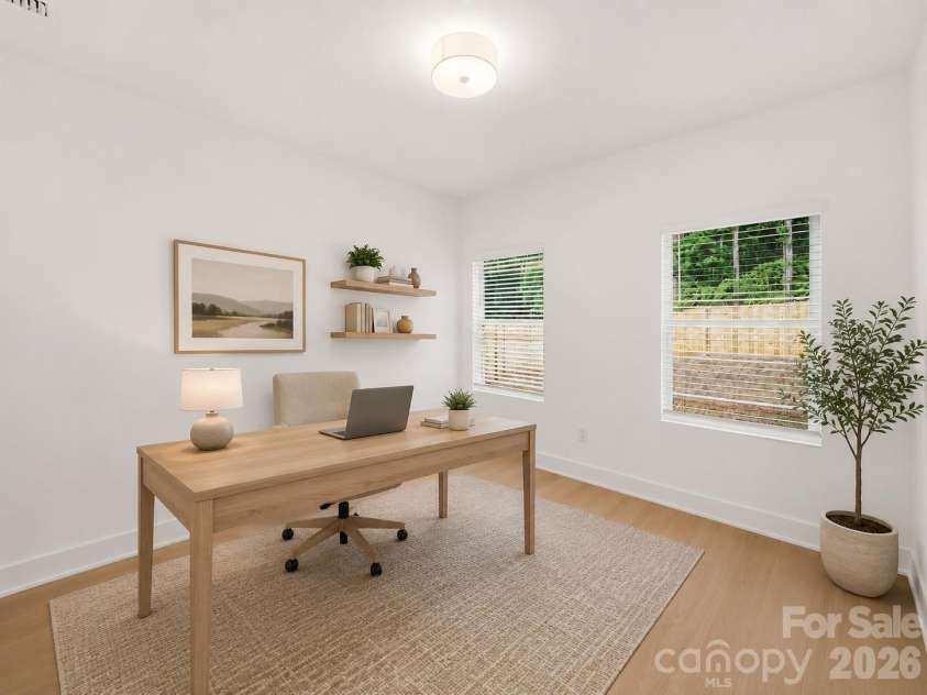 9222 Pinenoll Lane, Charlotte, NC 28215.  MLS# CAR4376758, YatesRealty ID 23596. 