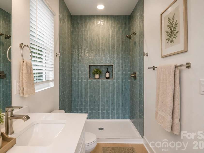 9222 Pinenoll Lane, Charlotte, NC 28215.  MLS# CAR4376758, YatesRealty ID 23596. 