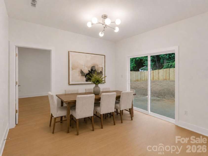 9222 Pinenoll Lane, Charlotte, NC 28215.  MLS# CAR4376758, YatesRealty ID 23596. 
