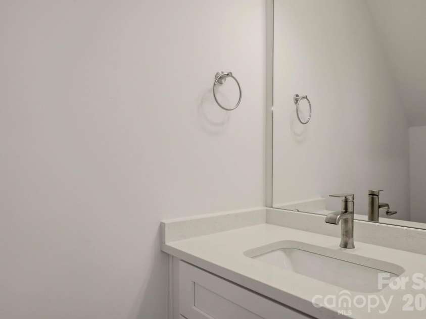 9222 Pinenoll Lane, Charlotte, NC 28215.  MLS# CAR4376758, YatesRealty ID 23596. Half bath on main
