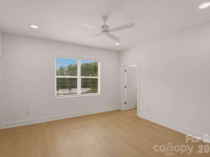 9222 Pinenoll Lane, Charlotte, NC 28215.  MLS# CAR4376758, YatesRealty ID 23596. Primary suite