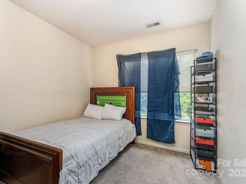 1825 Stroud Park Court, Charlotte, NC 28206.  MLS# CAR4267366, YatesRealty ID 23597. 