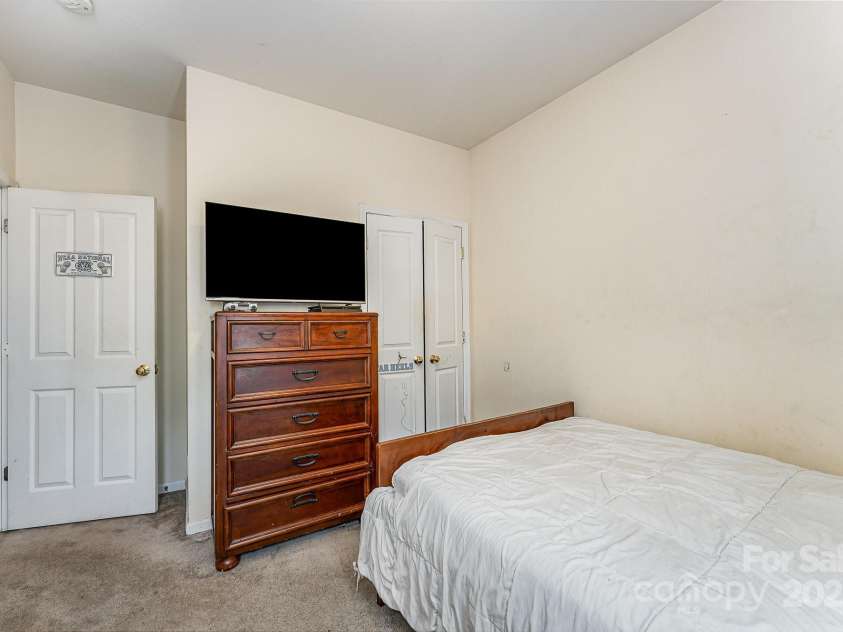 1825 Stroud Park Court, Charlotte, NC 28206.  MLS# CAR4267366, YatesRealty ID 23597. 