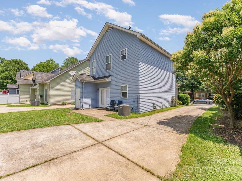 1825 Stroud Park Court, Charlotte, NC 28206.  MLS# CAR4267366, YatesRealty ID 23597. 