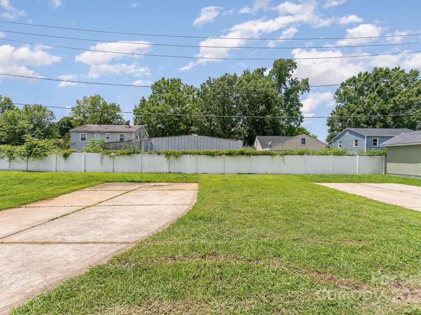 1825 Stroud Park Court, Charlotte, NC 28206.  MLS# CAR4267366, YatesRealty ID 23597. 