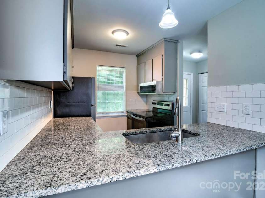 3919 Briarhill Drive, Charlotte, NC 28215.  MLS# CAR4274558, YatesRealty ID 23599. 