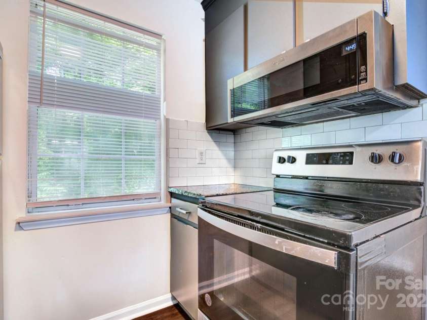 3919 Briarhill Drive, Charlotte, NC 28215.  MLS# CAR4274558, YatesRealty ID 23599. 