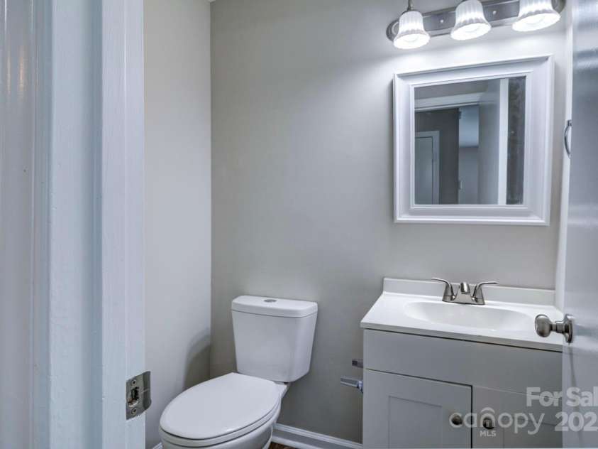 3919 Briarhill Drive, Charlotte, NC 28215.  MLS# CAR4274558, YatesRealty ID 23599. 