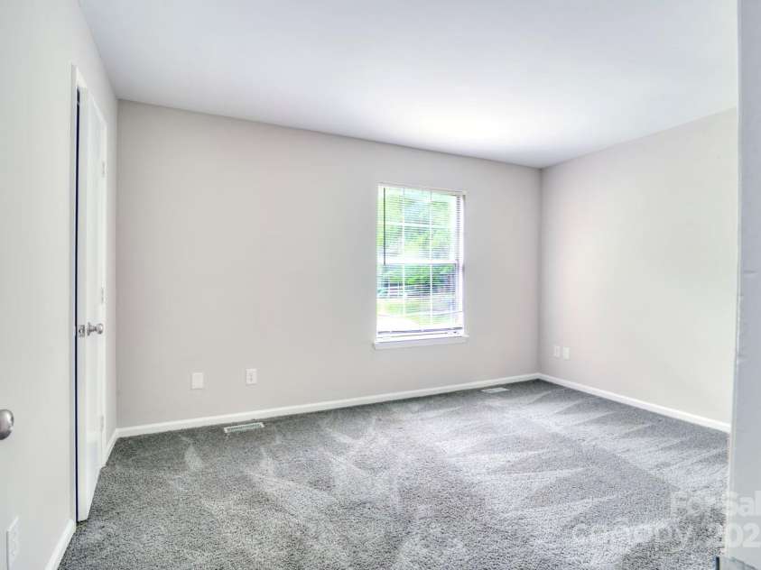 3919 Briarhill Drive, Charlotte, NC 28215.  MLS# CAR4274558, YatesRealty ID 23599. 