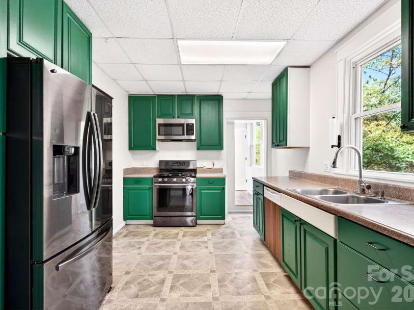 55 Walton Street, Asheville, NC 28801.  MLS# CAR4370151, YatesRealty ID 23599. 